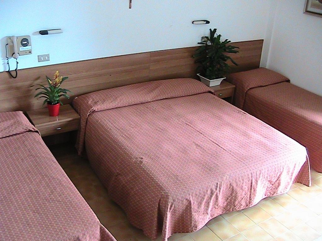 Hotel Universo Римини Номер фото