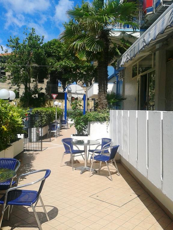 Hotel Universo Римини Экстерьер фото